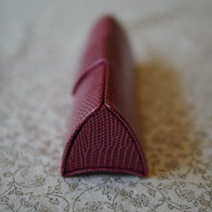 Triangle-shaped Hard-sided Eye Glasses Case